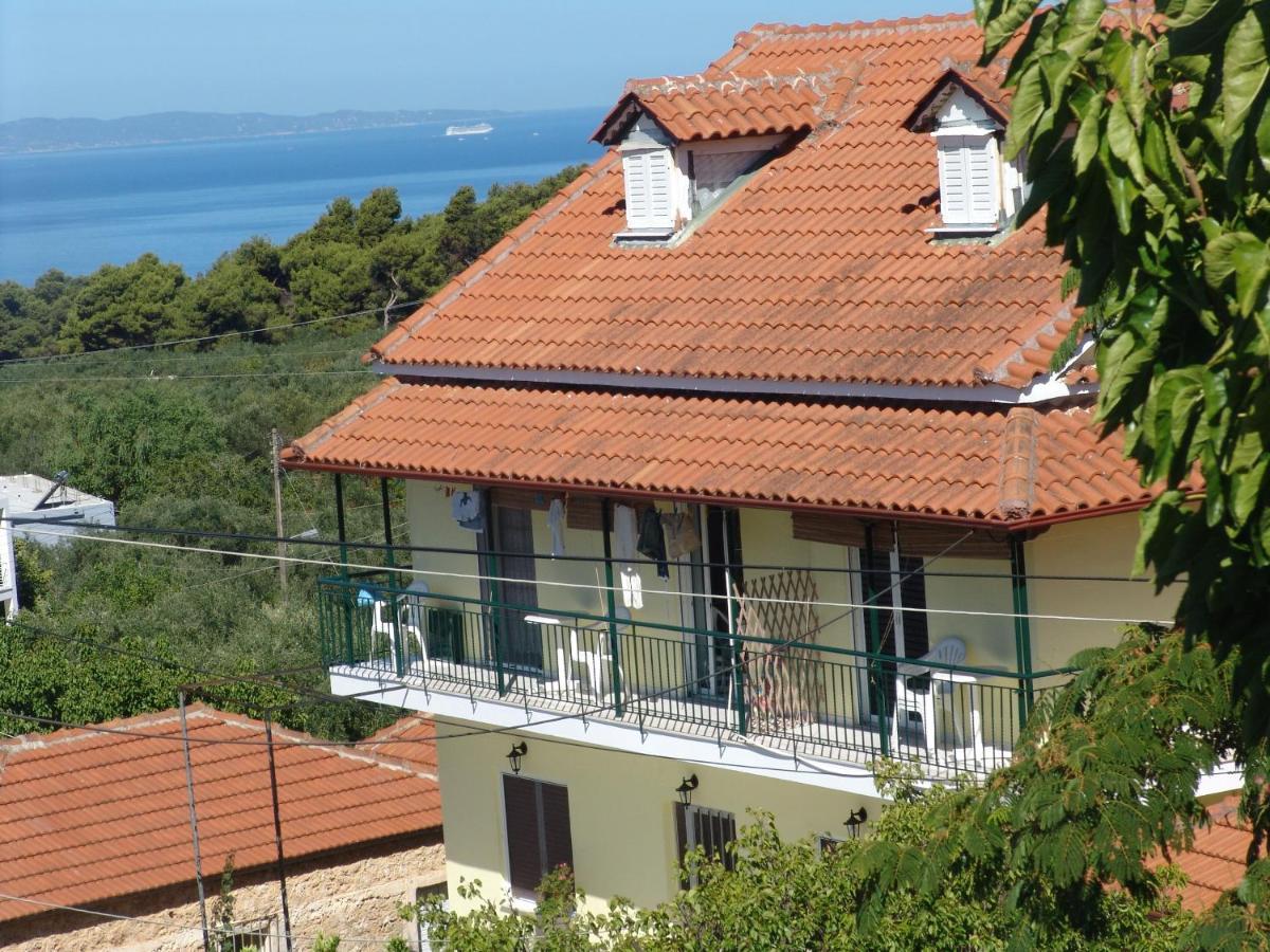 Villa Nefeli Loútsa Exteriör bild