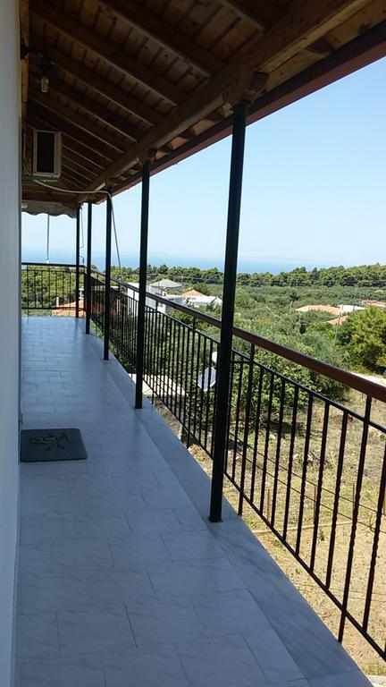 Villa Nefeli Loútsa Exteriör bild