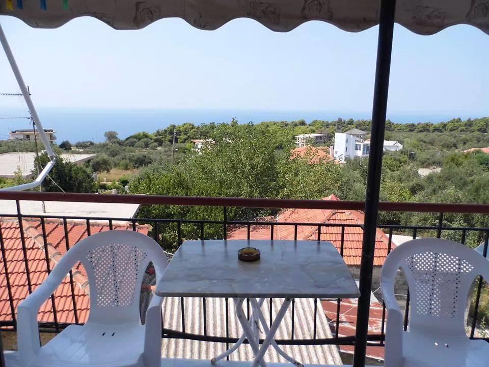 Villa Nefeli Loútsa Exteriör bild