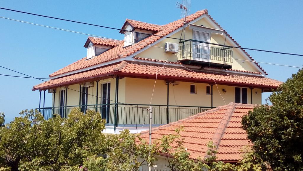 Villa Nefeli Loútsa Exteriör bild